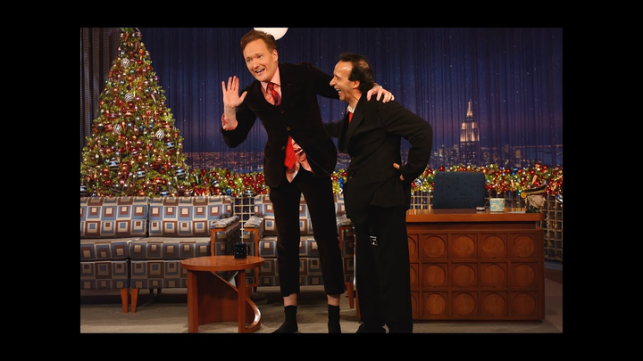 ENSPIRING.ai: Roberto Benigni and Conan Switch Clothes - Late Night with Conan OBrien